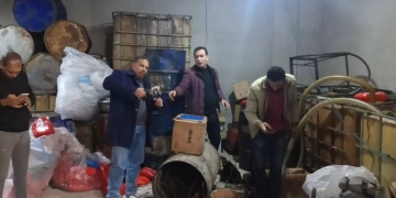 ضربة رقابية جديدة.. تشميع مصنع غير مرخص لإعادة تدوير زيوت السيارات بحدائق العاشر وضبط منتجات مغشوشة 25 - جريدة المساء