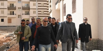 مساعد نائب رئيس هيئة المجتمعات العمرانية يتفقد مشروعات الإسكان بالعاشر من رمضان 1 - جريدة المساء