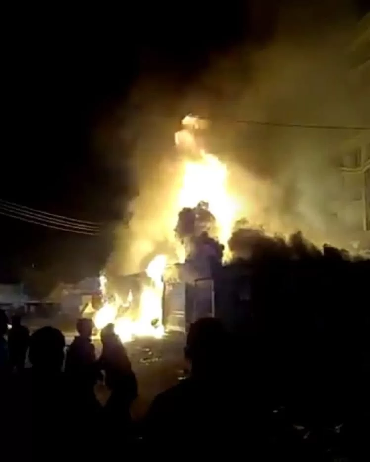 لا إصابات فى حريق منافذ بيع جهاز «مستقبل مصر» بمنوف 22 - جريدة المساء