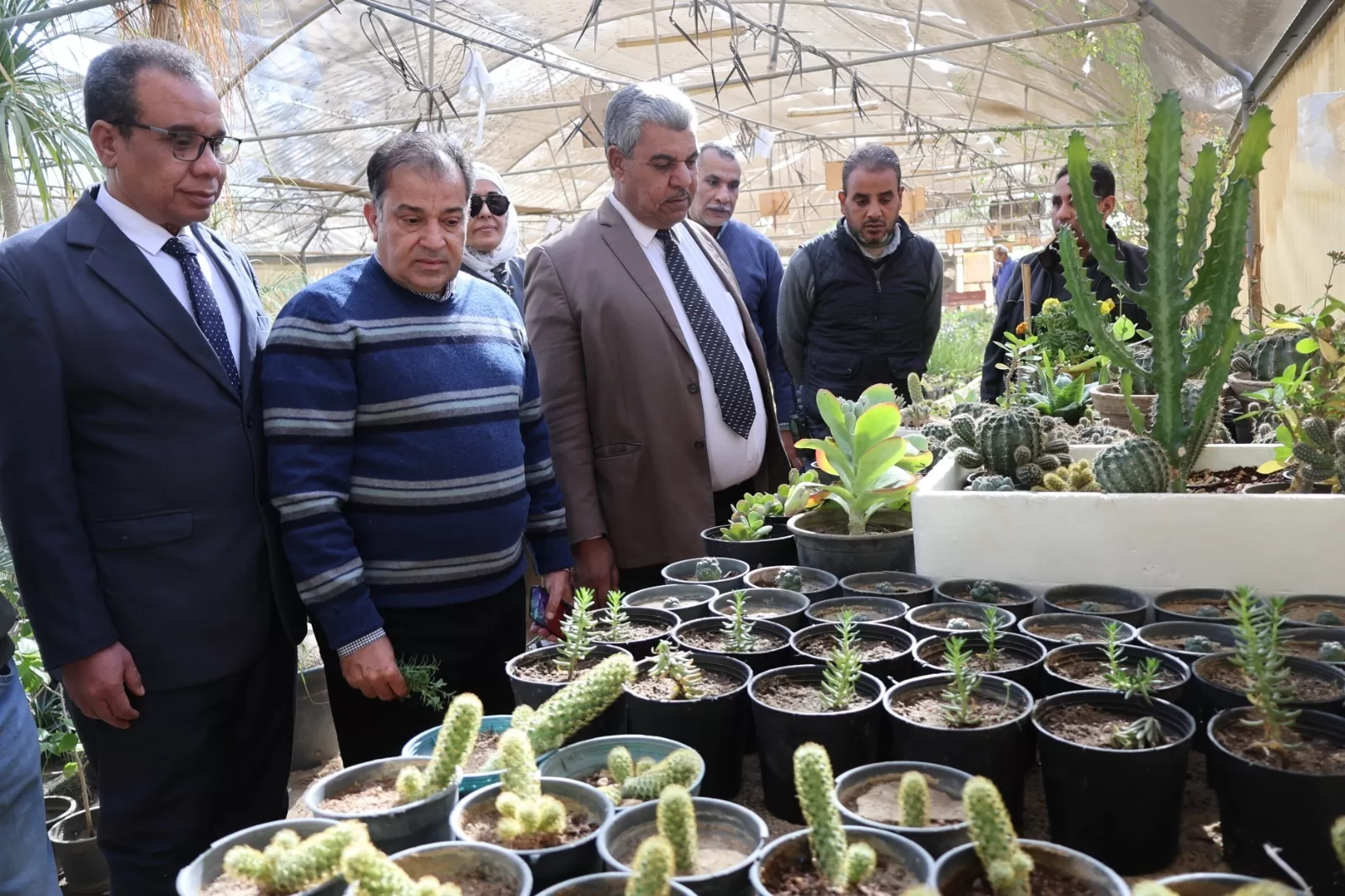 رئيس جامعة قنا يفتتح المجزر الآلي للدواجن ومشتل نباتات الزينة 19 - جريدة المساء