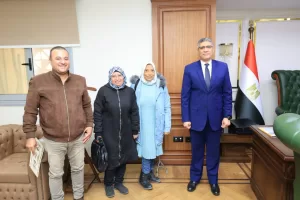 محافظ الجيزة يكرم المتميزين بإدارة الحملة بالديوان العام 22 - جريدة المساء