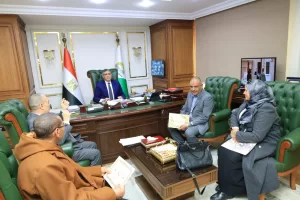 محافظ الجيزة يكرم المتميزين بإدارة الحملة بالديوان العام 18 - جريدة المساء