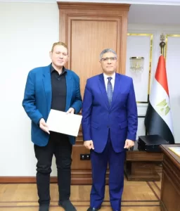 محافظ الجيزة يكرم المتميزين بإدارة الحملة بالديوان العام 24 - جريدة المساء