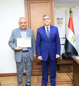 محافظ الجيزة يكرم المتميزين بإدارة الحملة بالديوان العام 26 - جريدة المساء