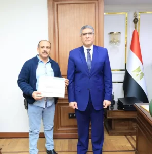 محافظ الجيزة يكرم المتميزين بإدارة الحملة بالديوان العام 28 - جريدة المساء