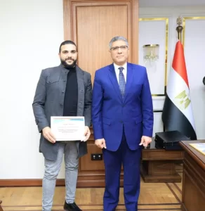 محافظ الجيزة يكرم المتميزين بإدارة الحملة بالديوان العام 30 - جريدة المساء