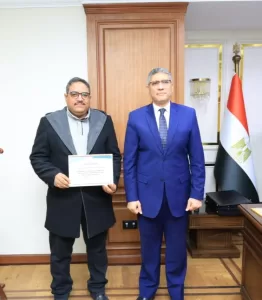 محافظ الجيزة يكرم المتميزين بإدارة الحملة بالديوان العام 32 - جريدة المساء