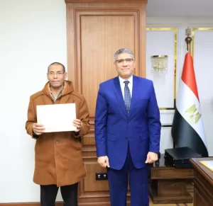 محافظ الجيزة يكرم المتميزين بإدارة الحملة بالديوان العام 34 - جريدة المساء