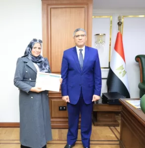 محافظ الجيزة يكرم المتميزين بإدارة الحملة بالديوان العام 38 - جريدة المساء