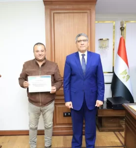 محافظ الجيزة يكرم المتميزين بإدارة الحملة بالديوان العام 40 - جريدة المساء