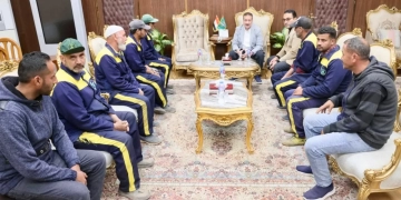 المنوفية: المحافظ يلتقى عمال النظافة بشبين الكوم ويوجه بصرف مساعدات لهم 1 - جريدة المساء