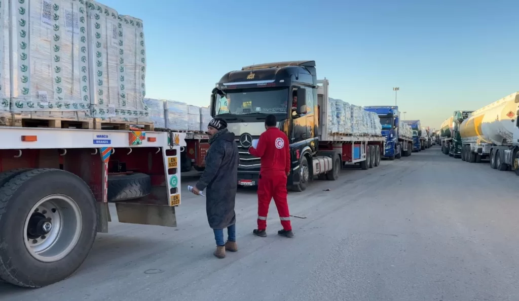 الهلال الأحمر يمد غزة بـ 6700 طن مساعدات غذائية ومستلزمات شتوية جديدة 19 - جريدة المساء