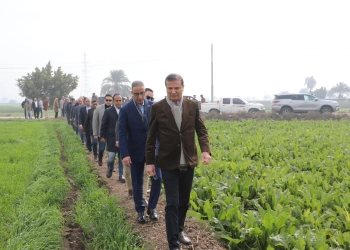 وزير الزراعة ومحافظ الفيوم يتفقدان زراعات القمح بمركز إطسا ومجمع الخدمات الزراعية بقرية "أبو صير" 27 - جريدة المساء وزير الزراعة ومحافظ الفيوم يتفقدان زراعات القمح بمركز إطسا ومجمع الخدمات الزراعية بقرية "أبو صير" 26 - جريدة المساء
