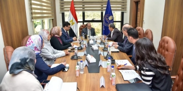 رئيس هيئة الدواء بحث مع ممثلي جيبتو فارما وشيلبا وبيوميد إيجيبت سبل توطين صناعات الدواء المتقدمة وأدوية الأورام 1 - جريدة المساء