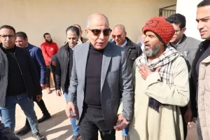 «محافظ المنيا يستجيب لطلبات البسطاء ويجبر خواطرهم.. وأهالي القرية يدعون له بالستر» 41 - جريدة المساء