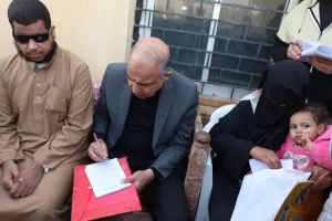 «محافظ المنيا يستجيب لطلبات البسطاء ويجبر خواطرهم.. وأهالي القرية يدعون له بالستر» 31 - جريدة المساء