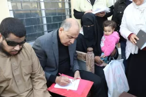 «محافظ المنيا يستجيب لطلبات البسطاء ويجبر خواطرهم.. وأهالي القرية يدعون له بالستر» 37 - جريدة المساء