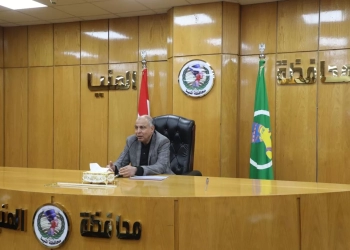 بتوجيهات القيادة السياسية وتعزيزًا للوحدة الوطنية محافظ المنيا يعتمد توفيق أوضاع 45 كنيسة ومبنى خدمي بالمحافظة 26 - جريدة المساء