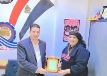 تكريم مدير مدرسة تحيا مصر 1 الرسمية المتميزة للغات بقنا 27 - جريدة المساء