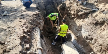 فور إبلاغه بالكسر المفاجئ بخط طرد محطة الكرور .. محافظ أسوان يكلف نائبه بالإشراف الميدانى لأعمال الإصلاح 1 - جريدة المساء