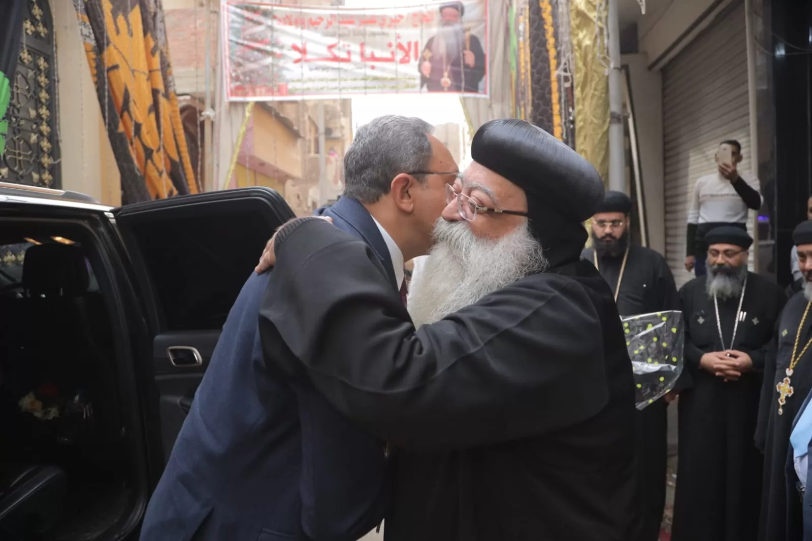 محافظ قنا يشارك أقباط دشنا احتفالات عيد الميلاد 20 - جريدة المساء