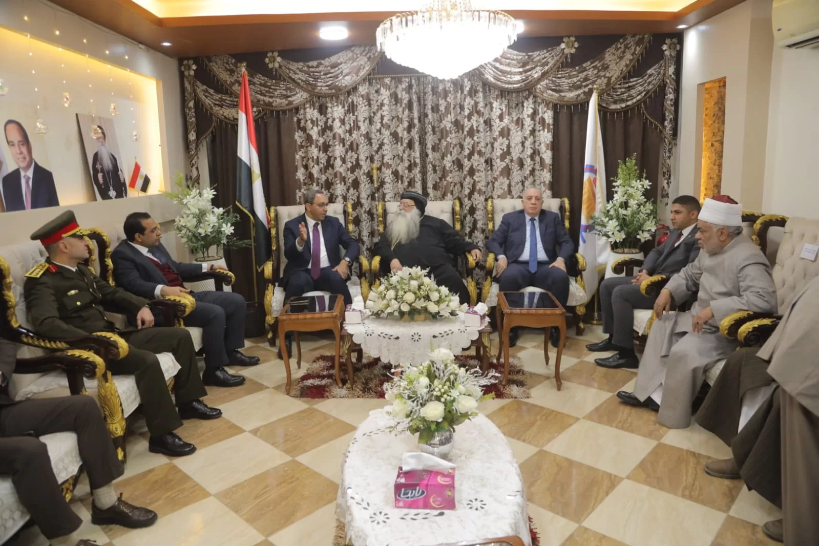 محافظ قنا يشارك أقباط دشنا احتفالات عيد الميلاد 26 - جريدة المساء