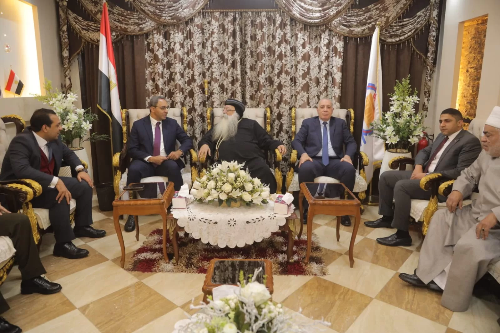 محافظ قنا يشارك أقباط دشنا احتفالات عيد الميلاد 32 - جريدة المساء