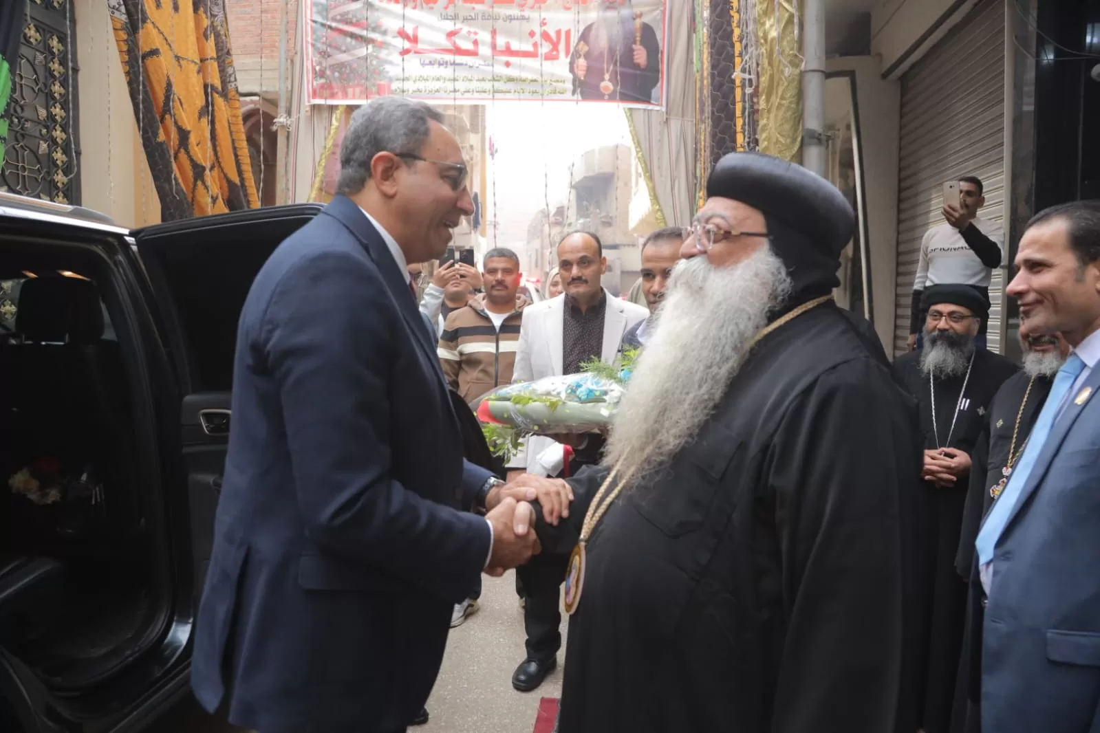 محافظ قنا يشارك أقباط دشنا احتفالات عيد الميلاد 22 - جريدة المساء