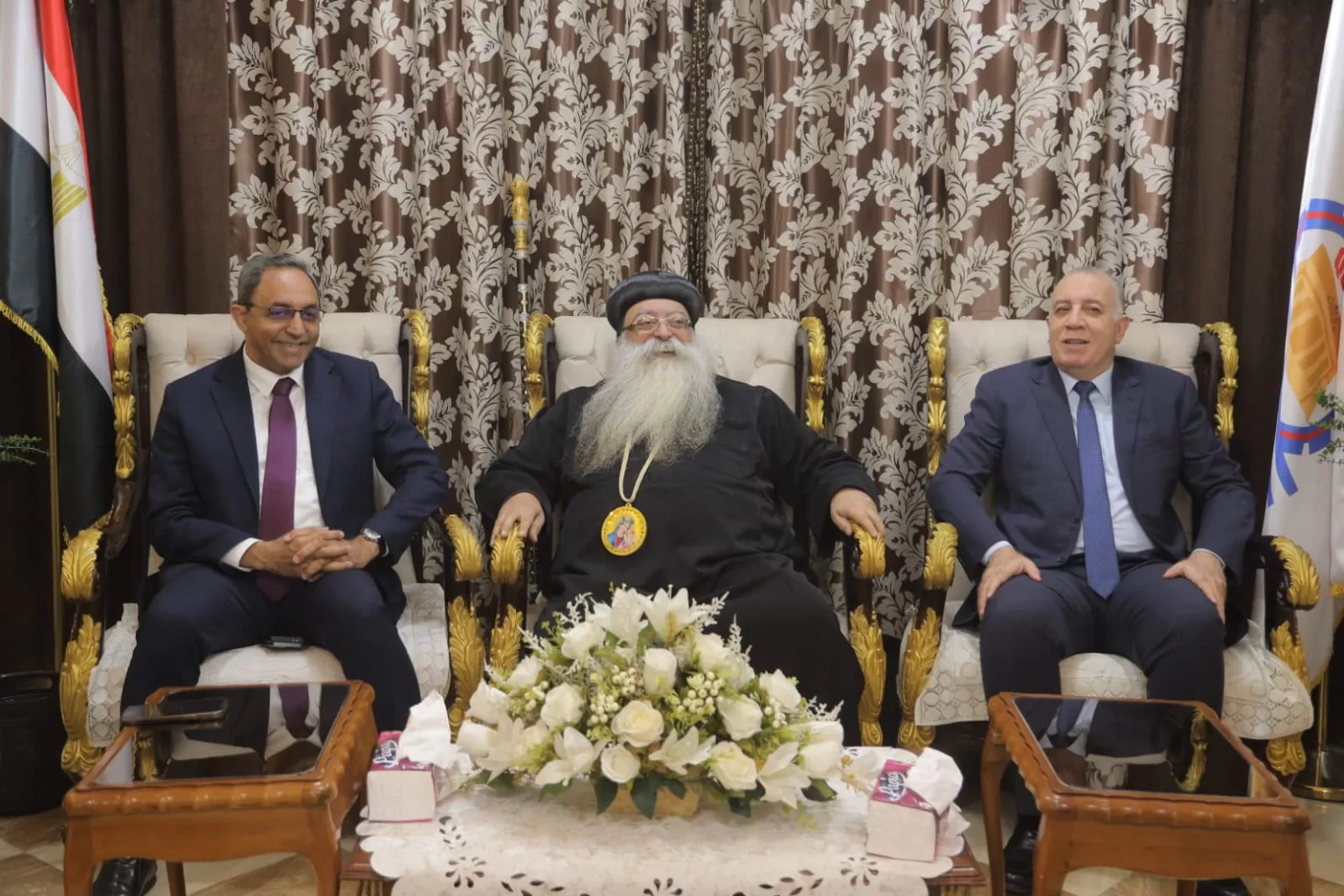 محافظ قنا يشارك أقباط دشنا احتفالات عيد الميلاد 34 - جريدة المساء