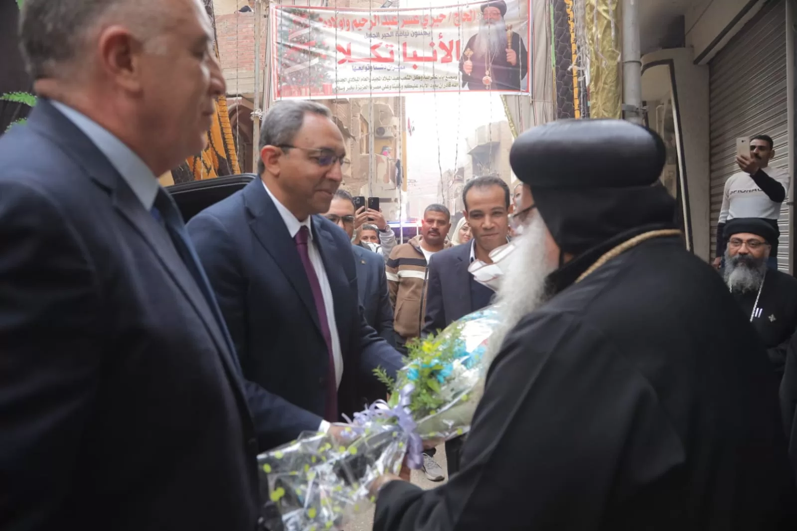 محافظ قنا يشارك أقباط دشنا احتفالات عيد الميلاد 24 - جريدة المساء