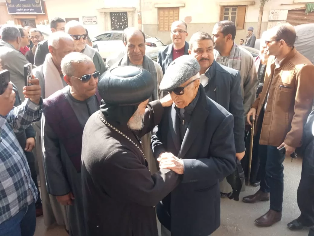 شيخ الإذاعيين يهنئ أقباط نجع حمادي بعيد الميلاد المجيد 41 - جريدة المساء