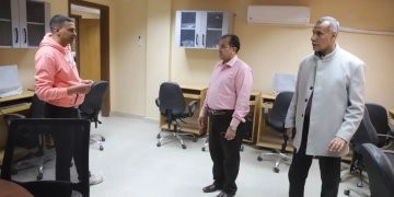 رئيس جامعة قنا يتفقد وحدة المعامل البحثية ويشيد بدورها في دعم البحث العلمي 1 - جريدة المساء