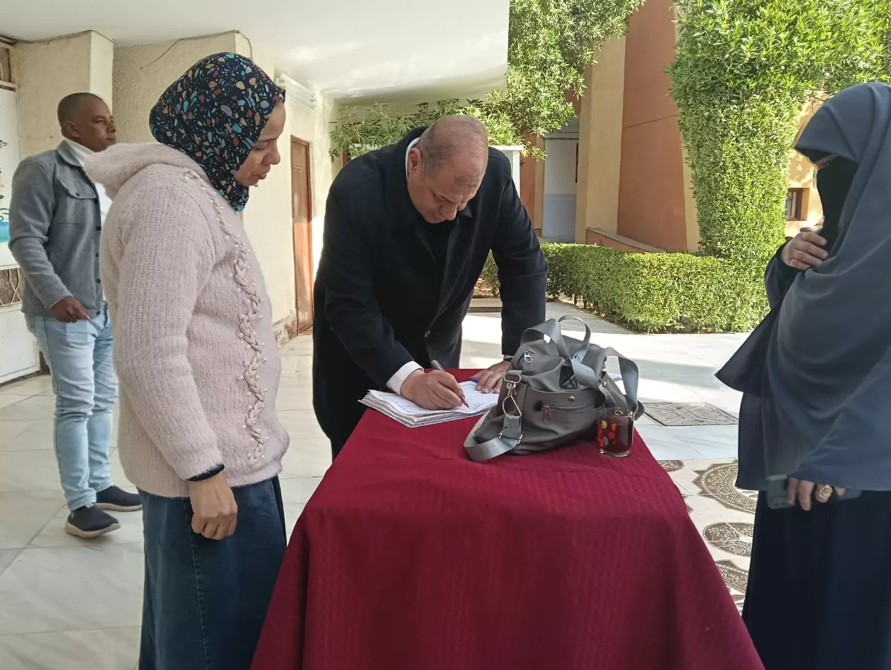 وكيل تعليم قنا يتفقد لجان الامتحانات في جولة مفاجئة 21 - جريدة المساء