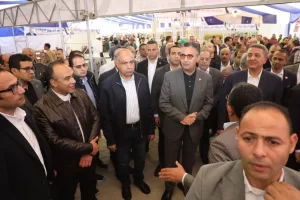 سلع مخفضة ودعم للصناعة الوطنية.. فاروق وكدواني يفتتحان سوق اليوم الواحد 20 - جريدة المساء