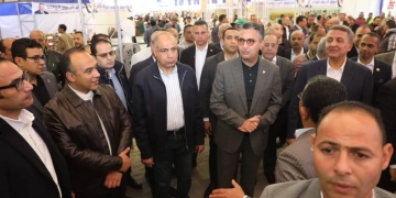 سلع مخفضة ودعم للصناعة الوطنية.. فاروق وكدواني يفتتحان سوق اليوم الواحد 2 - جريدة المساء سلع مخفضة ودعم للصناعة الوطنية.. فاروق وكدواني يفتتحان سوق اليوم الواحد 1 - جريدة المساء