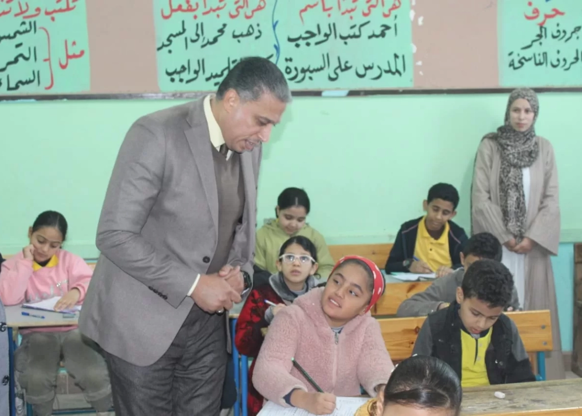 مدير "تعليم الجيزة" يتابع امتحانات نصف العام لصفوف النقل بأوسيم ومنشأة القناطر والوراق 17 - جريدة المساء