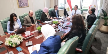 وزير الصحة مع مجلس إدارة مستشفى جوستاف روسي لعلاج الأورام لبحث ملفات العمل وتطوير الخدمات الطبية المقدمة للمواطنين 1 - جريدة المساء