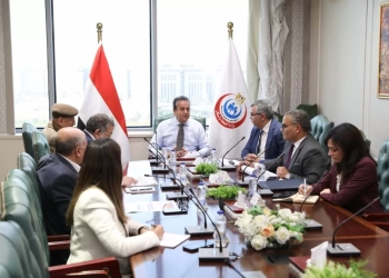 وزير الصحة يتابع مع ممثلي شركة المراسم لمتابعة التدفقات المالية بعددٍ من المشروعات الصحية 20 - جريدة المساء