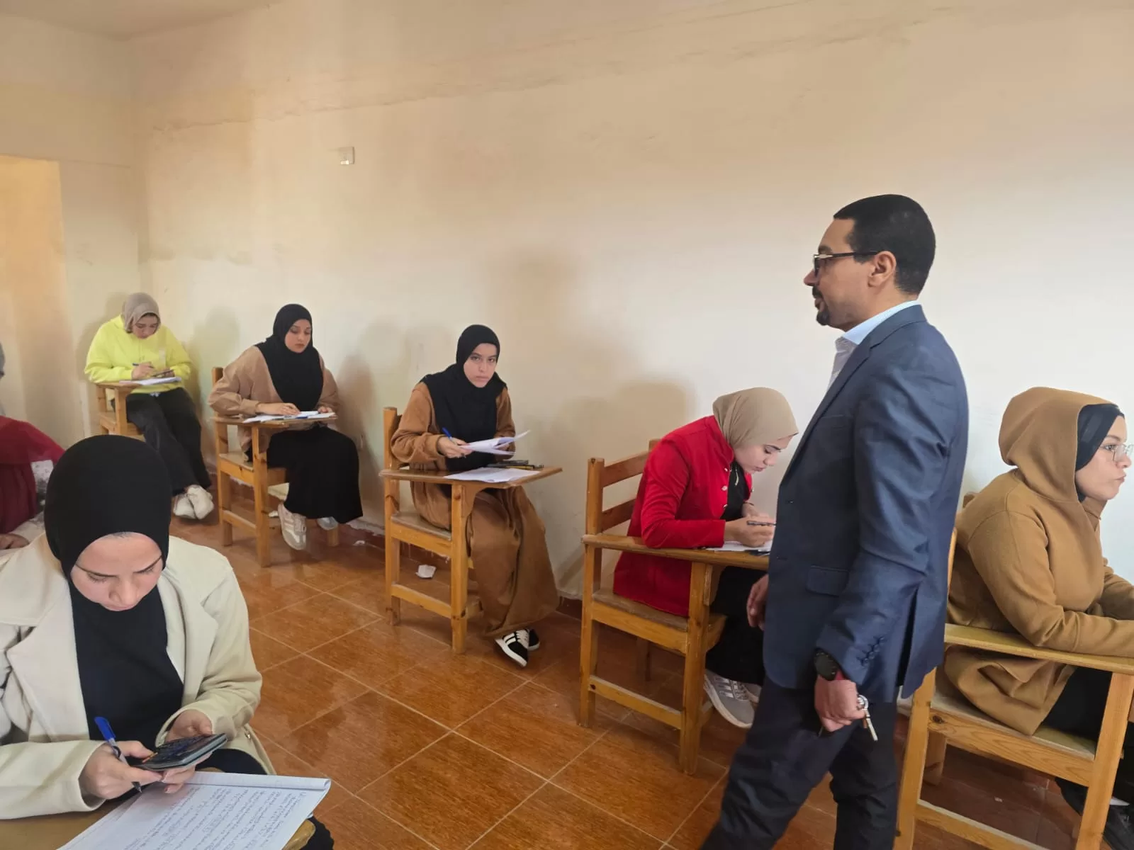 انتهاء امتحانات الفصل الدراسي الأول بالمعهد الفني الصحي بقنا 23 - جريدة المساء