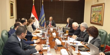 وزير الإتصالات وتكنولوجيا المعلومات يبحث مع سفير المملكة المتحدة بالقاهرة سبل التعاون المشترك 1 - جريدة المساء
