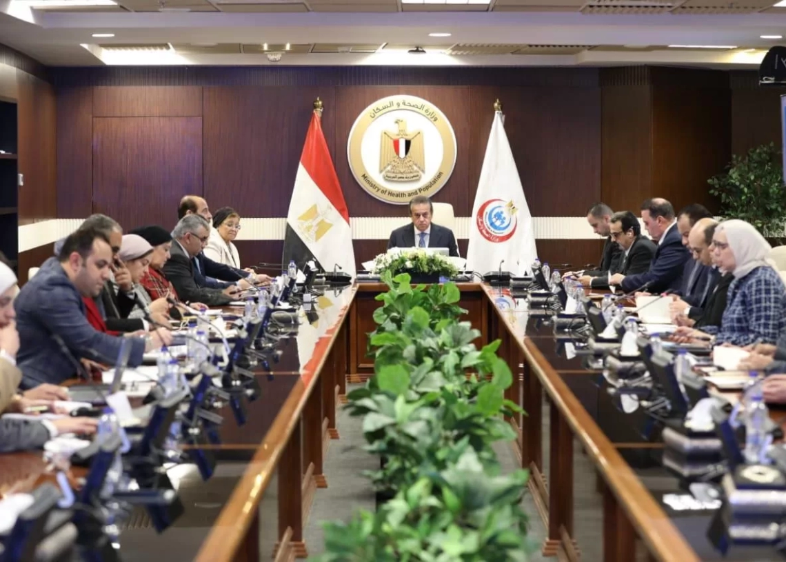 د.خالد عبدالغفار ناقش الخطة الاستثمارية لوزارة الصحة 19 - جريدة المساء