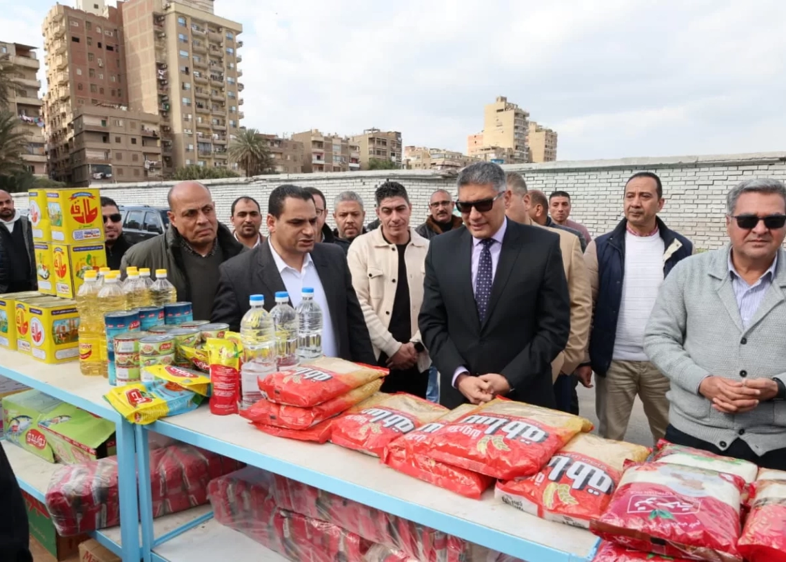 محافظ الجيزة يفتتح سوق اليوم الواحد في إمبابة 19 - جريدة المساء محافظ الجيزة يفتتح سوق اليوم الواحد في إمبابة 18 - جريدة المساء