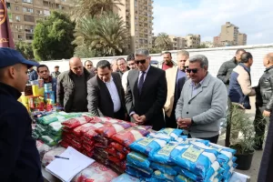 محافظ الجيزة يفتتح سوق اليوم الواحد في إمبابة 35 - جريدة المساء محافظ الجيزة يفتتح سوق اليوم الواحد في إمبابة 34 - جريدة المساء