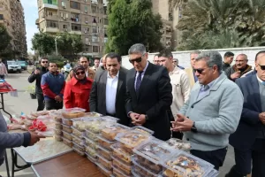 محافظ الجيزة يفتتح سوق اليوم الواحد في إمبابة 36 - جريدة المساء