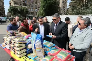 محافظ الجيزة يفتتح سوق اليوم الواحد في إمبابة 38 - جريدة المساء