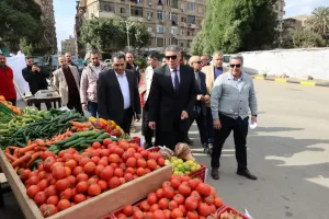 محافظ الجيزة يفتتح سوق اليوم الواحد في إمبابة 42 - جريدة المساء