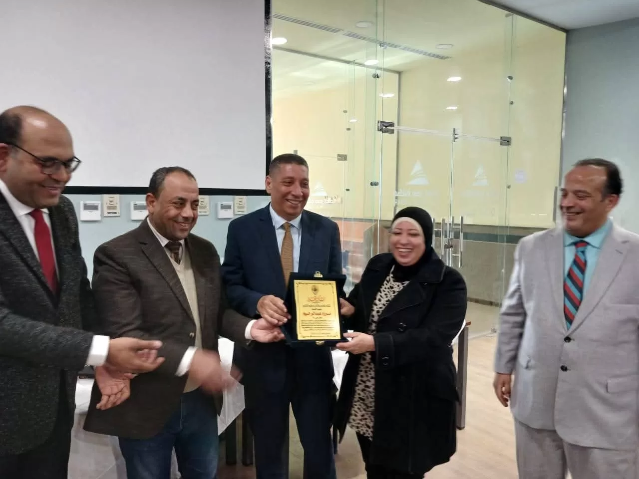 عميد حقوق قنا يشهد الحفل الختامي لدورة «إعداد محامٍ مميز» 29 - جريدة المساء