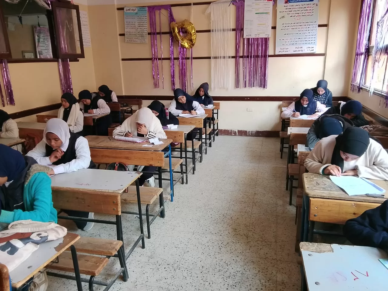 وكيل تعليم قنا يتابع لجان الإعدادية ويشدد على الانضباط ومنع الغش 51 - جريدة المساء