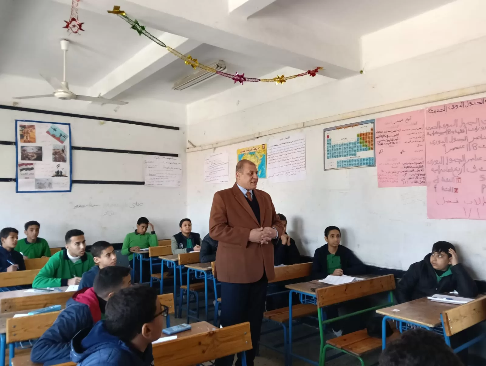 وكيل تعليم قنا يتابع لجان الإعدادية ويشدد على الانضباط ومنع الغش 29 - جريدة المساء