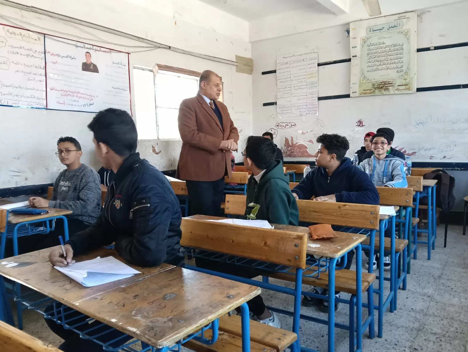 وكيل تعليم قنا يتابع لجان الإعدادية ويشدد على الانضباط ومنع الغش 21 - جريدة المساء